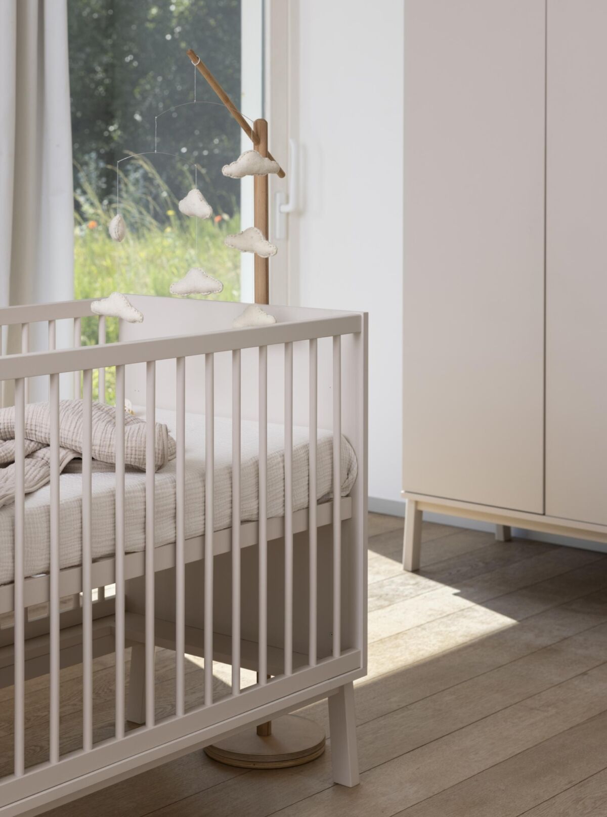 Babybett wandelbar ASHI 140 x 70 cm - Tonerde