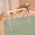 CHARLIE CRANE - Set d'Éveil Complet : Tapis Tami Lichen + Arche NAHO & Jouets en Bois