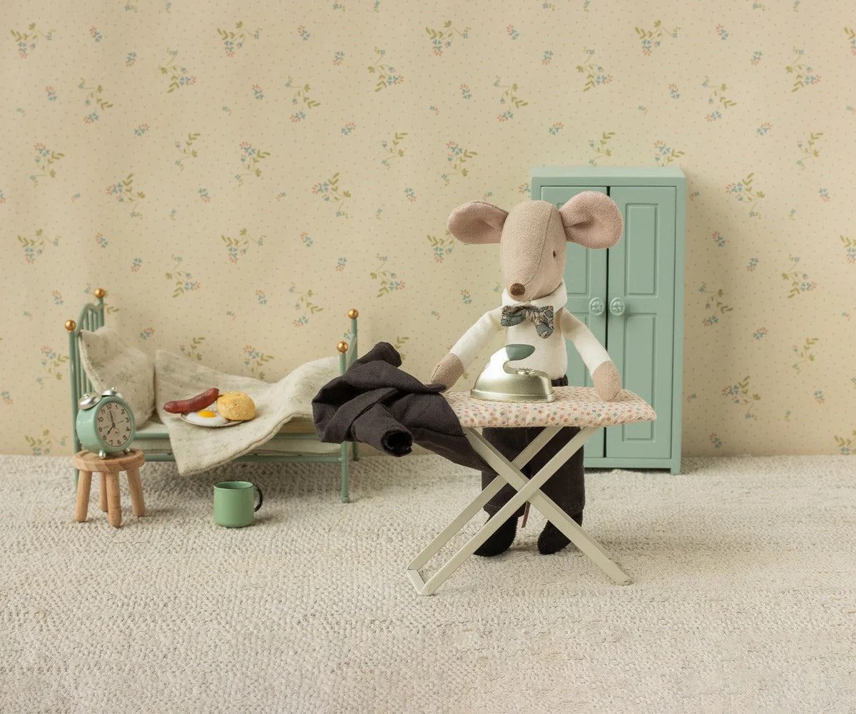 Suit, Dad Mouse