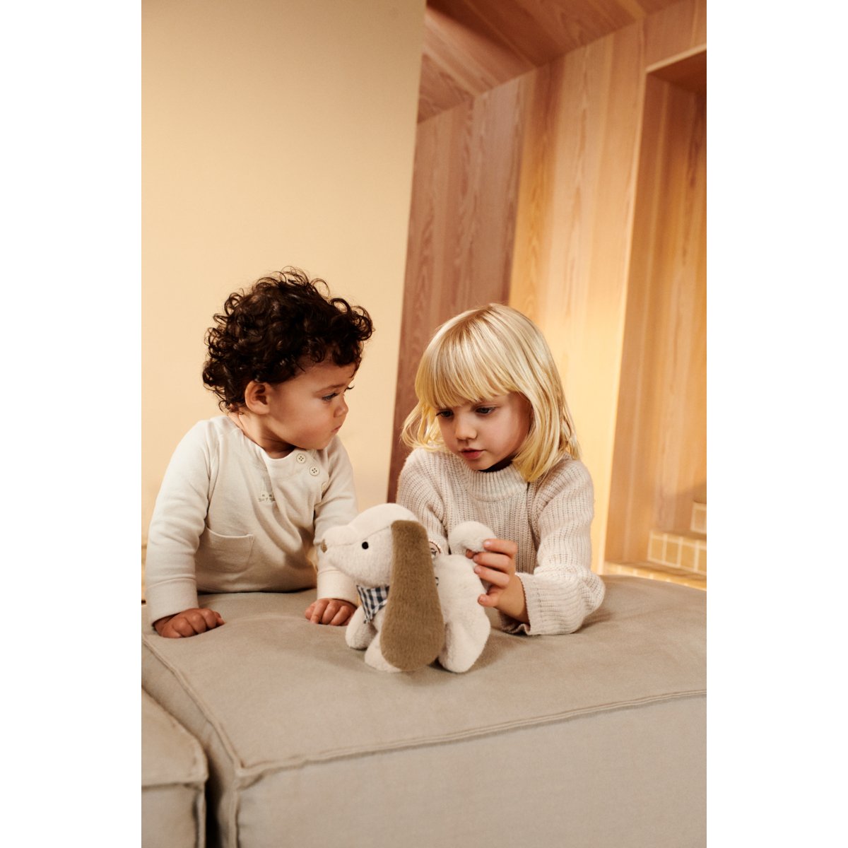 LIEWOOD - Peluche Motorisée Dev Dog - Sandy