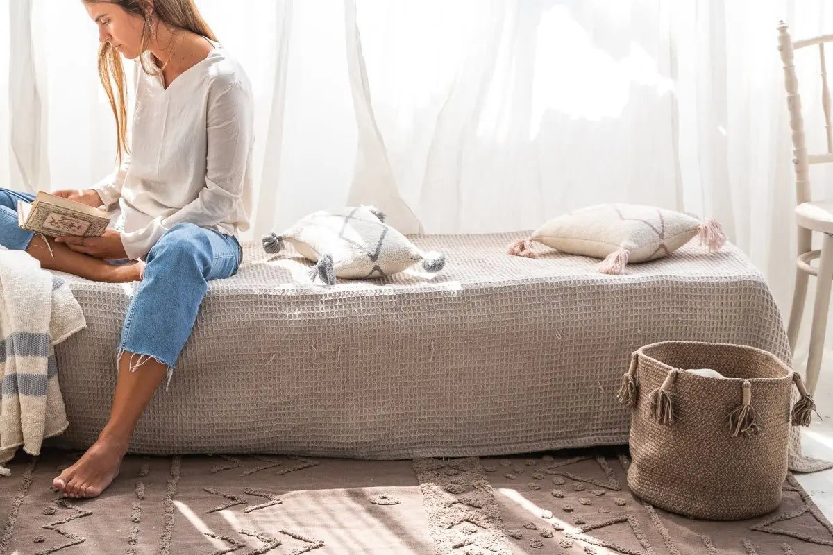 LORENA CANALS - Coussin Tricoté Little Oasis Nat - Rose Pâle