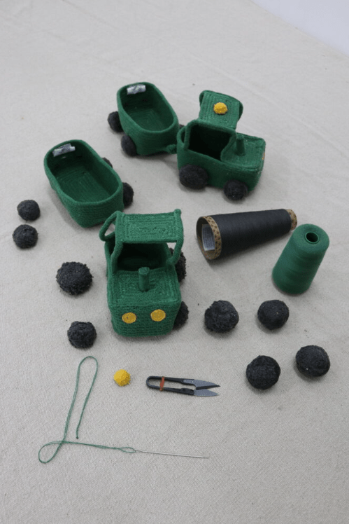 LORENA CANALS - Panier en Forme de Tracteur - Gris Foncé