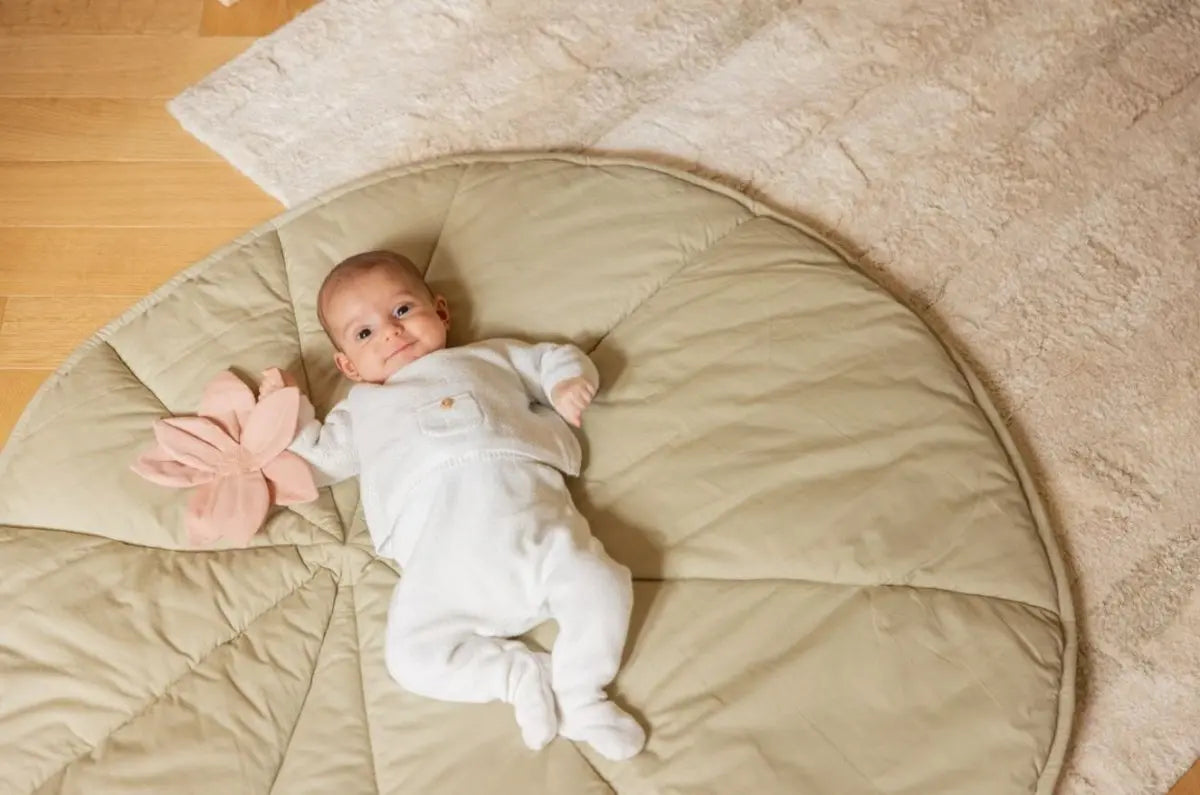 LORENA CANALS - Tapis De Jeu Water Lily Olive 95 X 95 Cm