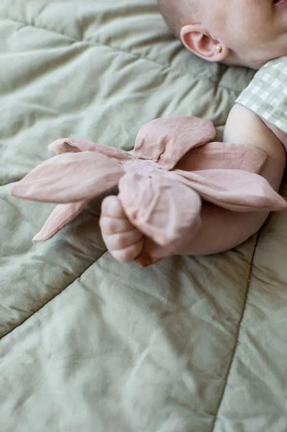 LORENA CANALS - Tapis De Jeu Water Lily Olive 95 X 95 Cm