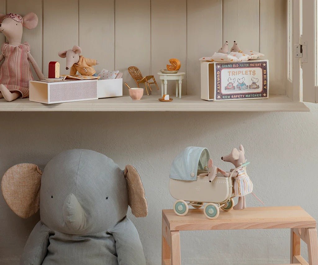 MAILEG - Poussette Micro Pour Souris Maileg - Bleue