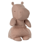 MAILEG - Safari Friends, Peluche Hippo Avec Jupe, Petite - Rose
