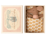 MAILEG - Souris Bébé "Sleepy Wakey" Dans Sa Boîte - Rose