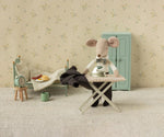 MAILEG - Table et Fer À Repasser Pliante, Petite Taille - Pour Souris Maileg