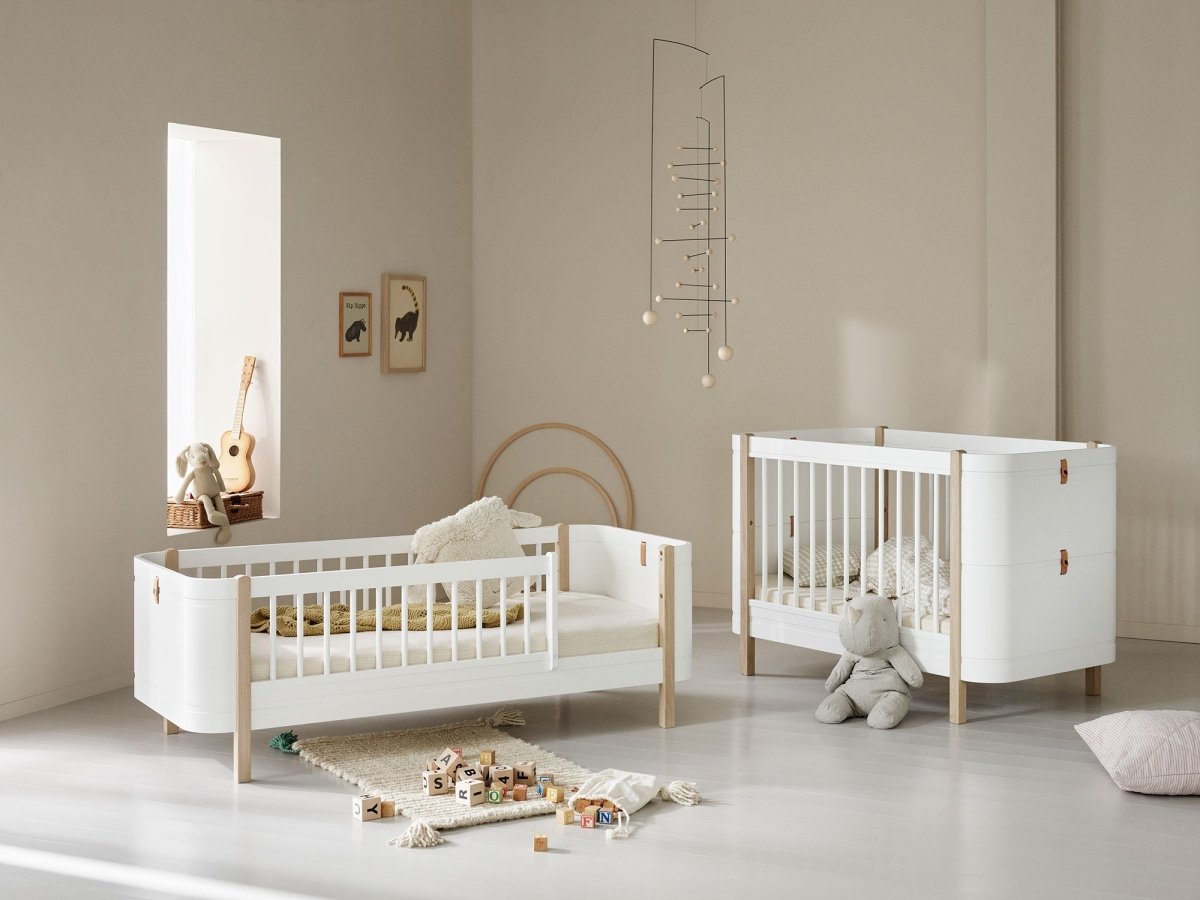 OLIVER FURNITURE - 041457 - Kit De Conversion - Lit Bébé Évolutif Mini+, Kit Famille (complément Au Lit Bébé Évolutif Mini+, Avec Kit Junior Inclus, Blanc/chêne Et Blanc)