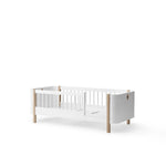 OLIVER FURNITURE - Lit Bébé Évolutif Wood Mini+, Avec Kit Junior Inclus, Blanc/Chêne