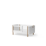 OLIVER FURNITURE - Lit Bébé Évolutif Wood Mini+, Avec Kit Junior Inclus, Blanc/Chêne