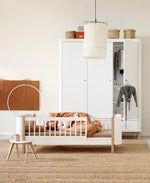 OLIVER FURNITURE - Lit Bébé Évolutif Wood Mini+, Avec Kit Junior Inclus, Blanc/Chêne