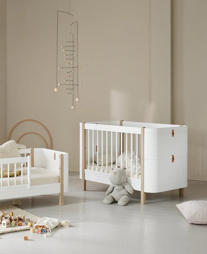 OLIVER FURNITURE - Lit Bébé Évolutif Wood Mini+, Blanc/Chêne