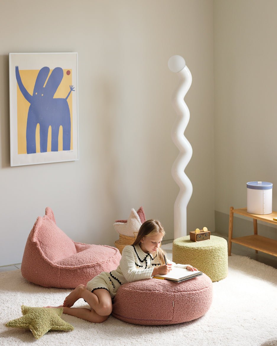 WIGIWAMA - Pouf Ours Molletonné - Rose Goyave