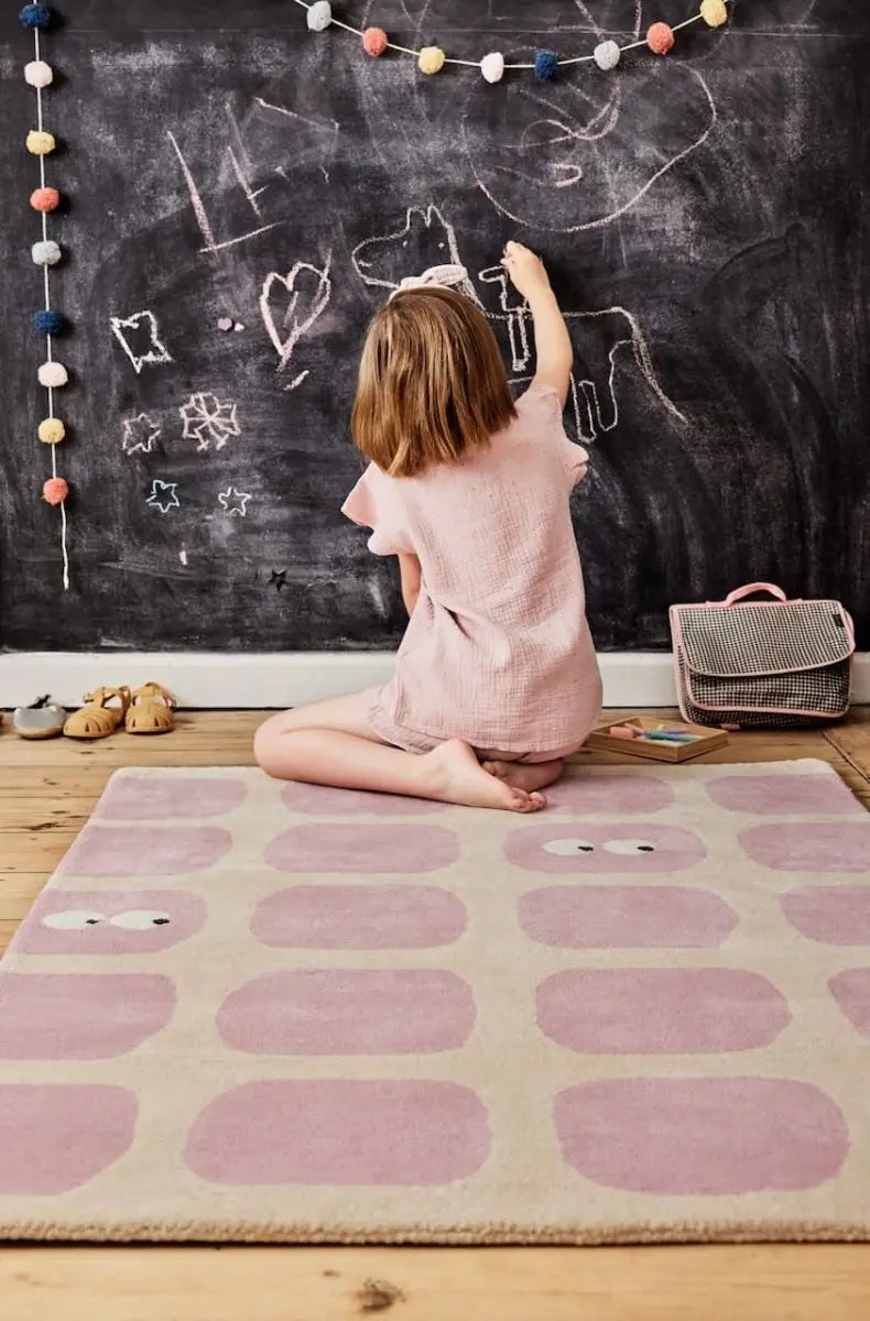 BLEUU - STUDIO - Tapis Enfant Bidules Rose 120 x 170 Cm