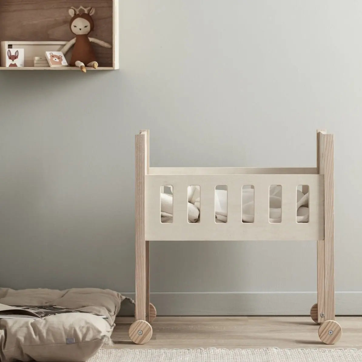 KID'S CONCEPT - Lit De Poupée Nature en Bois Avec Literie