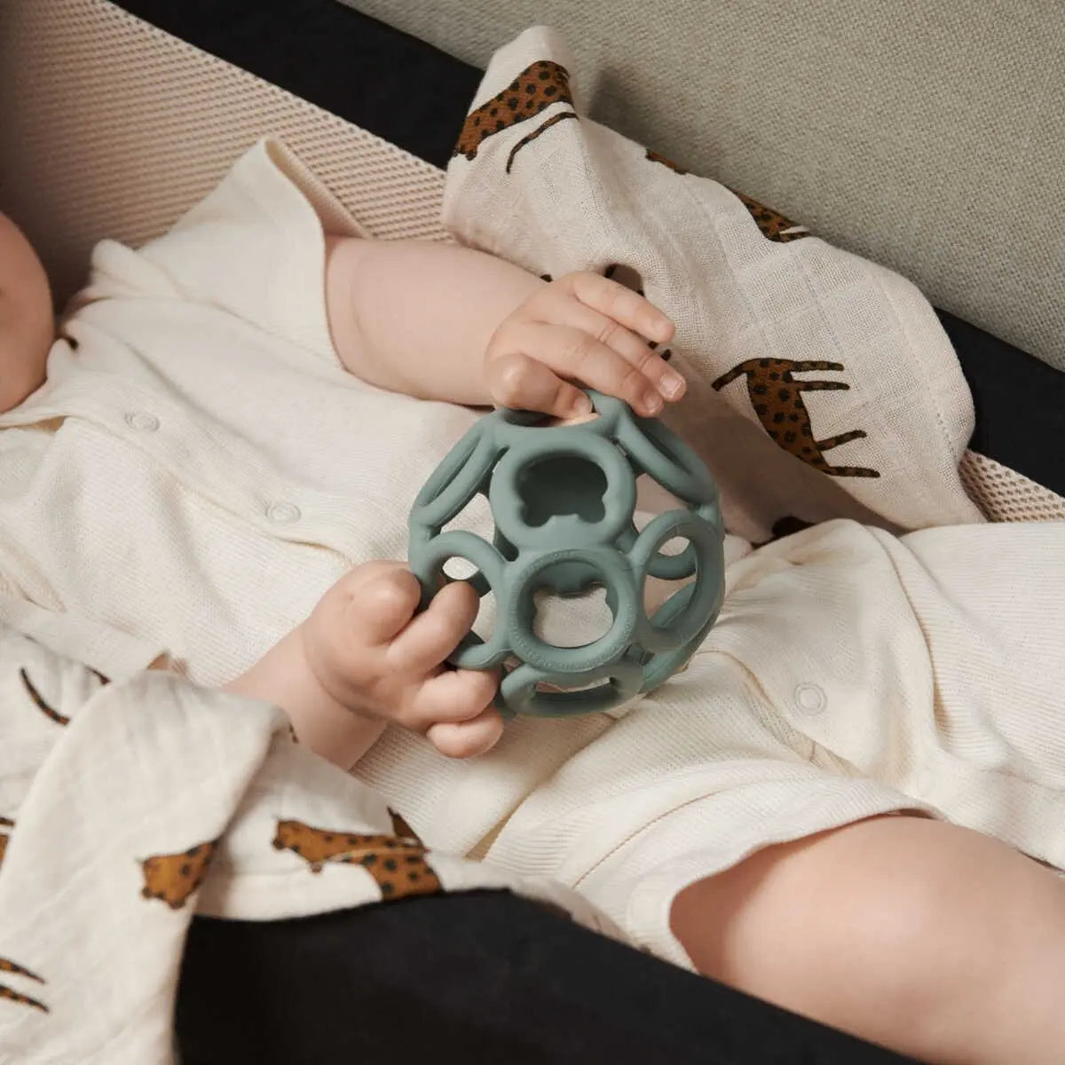 LIEWOOD - Balle De Dentition Jasmin - Menthe Poivrée