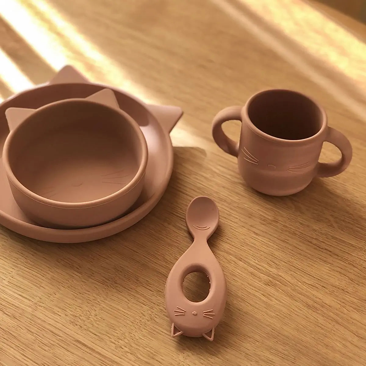 LIEWOOD - Set Repas Bébé en Silicone Vivi - Chat Rose Foncé