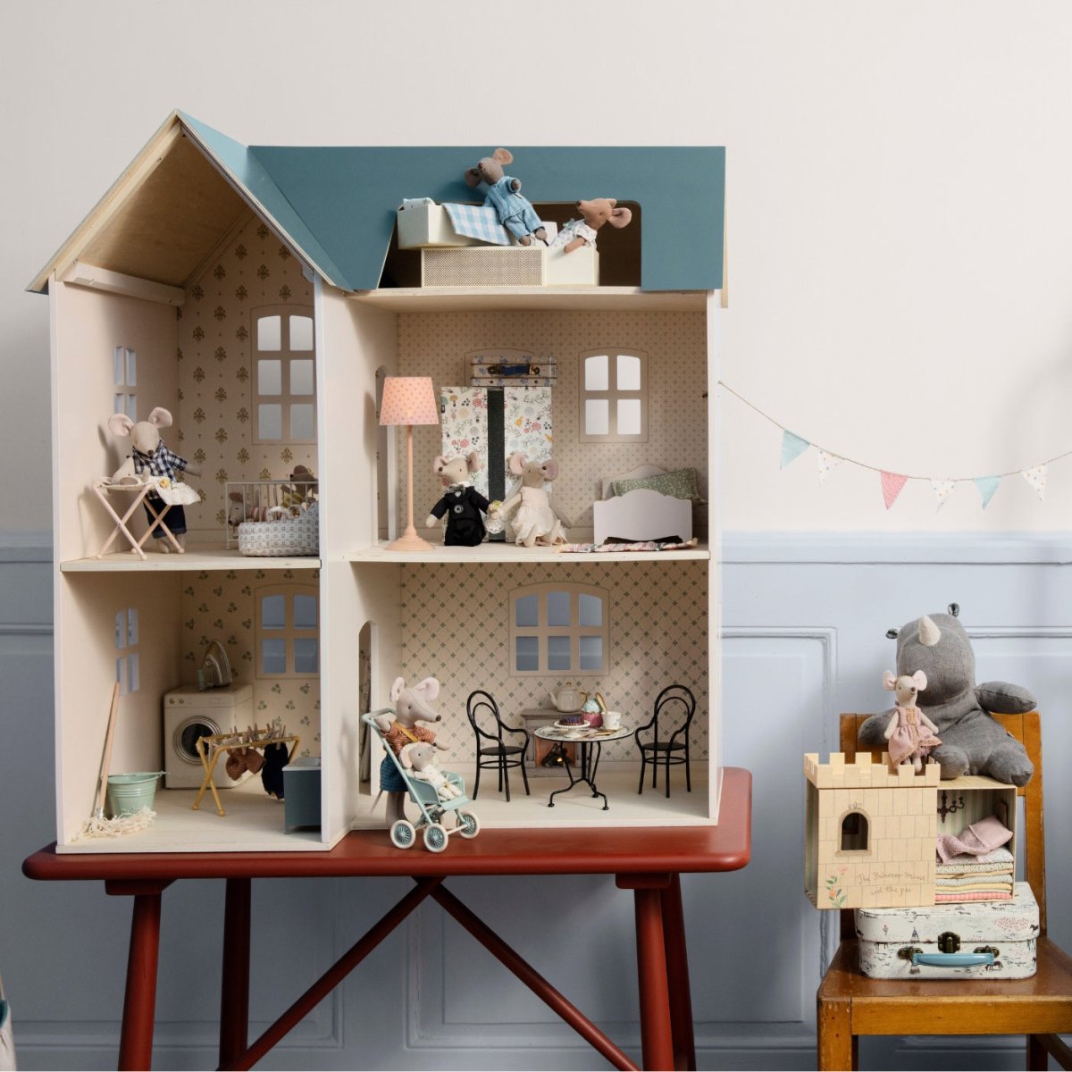 Maileg - Maison de poupées miniature - H: 80 cm x L : 72 cm x l: 40 cm