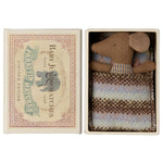 MAILEG - Souris Bébé "Sleepy Wakey" Dans Sa Boîte - Rose